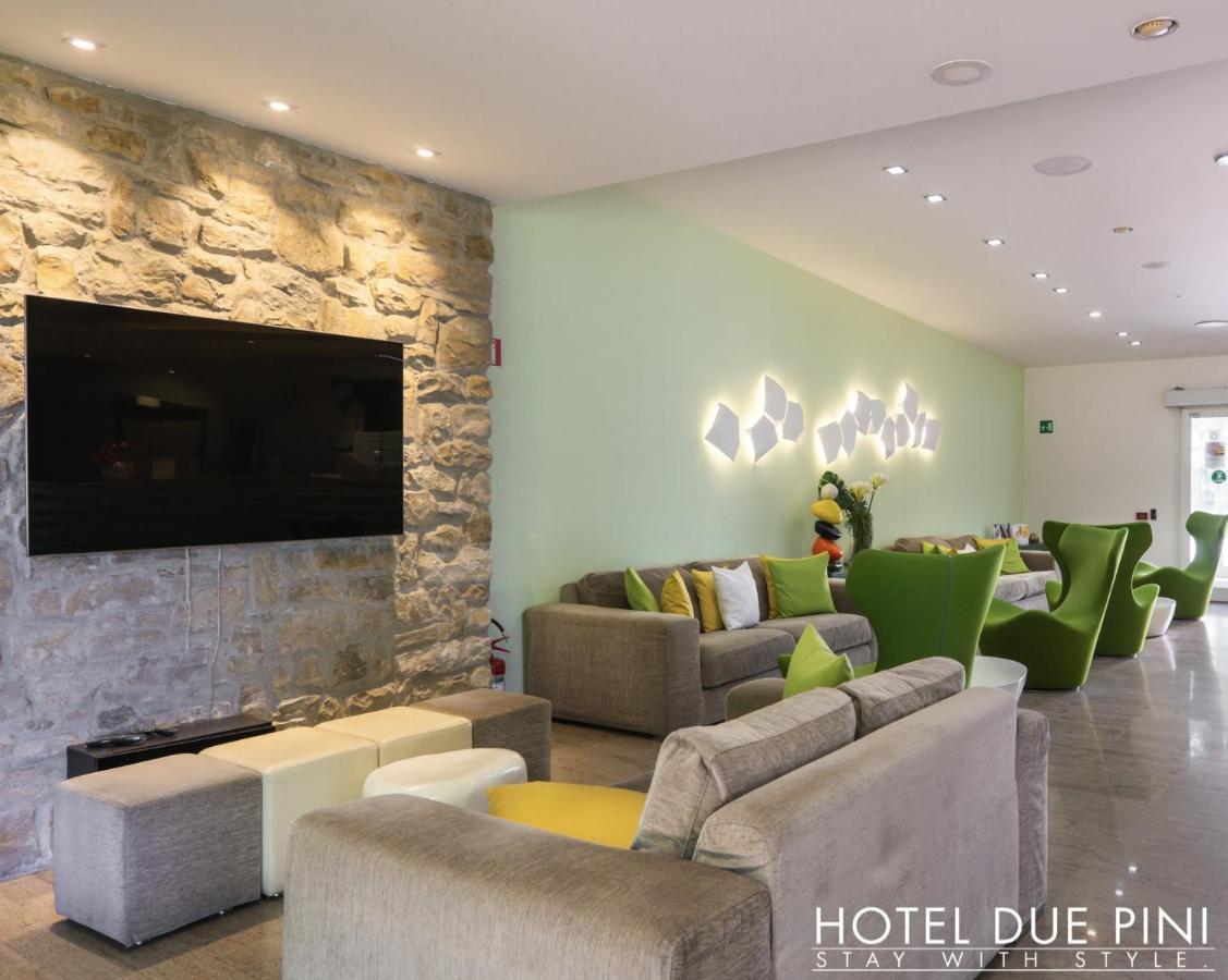 Hotel Due Pini フォルミージネ エクステリア 写真