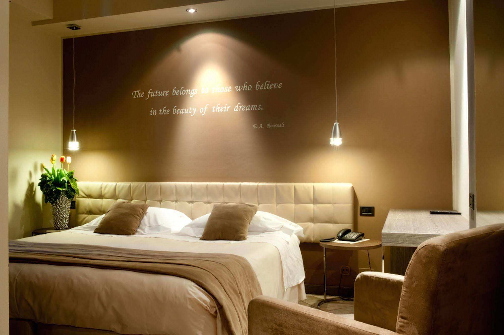Hotel Due Pini フォルミージネ エクステリア 写真