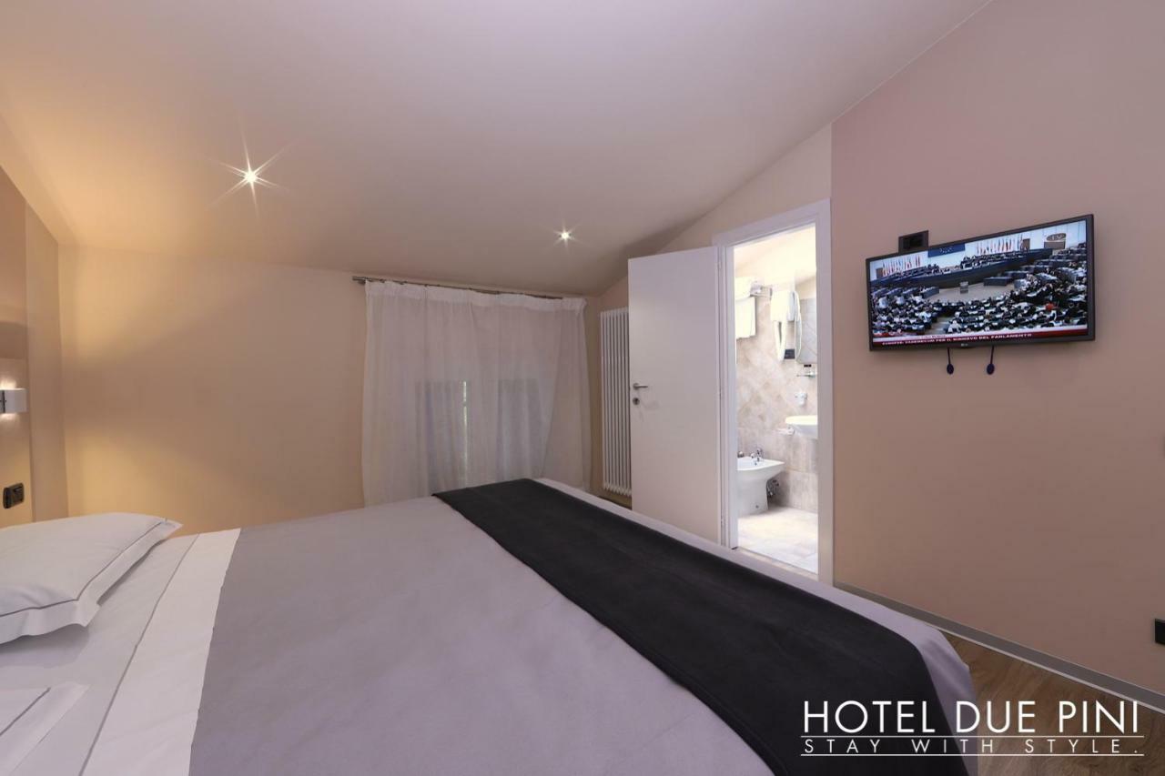 Hotel Due Pini フォルミージネ エクステリア 写真