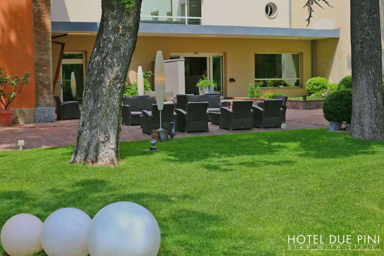 Hotel Due Pini フォルミージネ エクステリア 写真